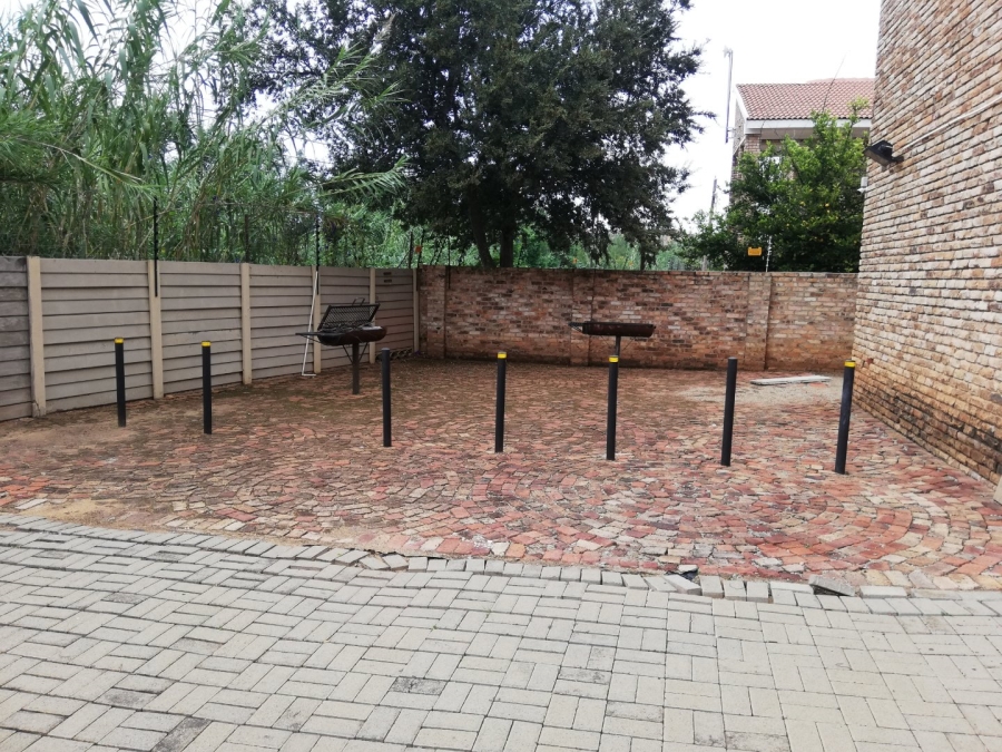 To Let 2 Bedroom Property for Rent in Die Bult North West